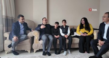 Yolda Buldukları Altınlarla Örnek Oldular: Bakan Kacır’dan Özel Ziyaret