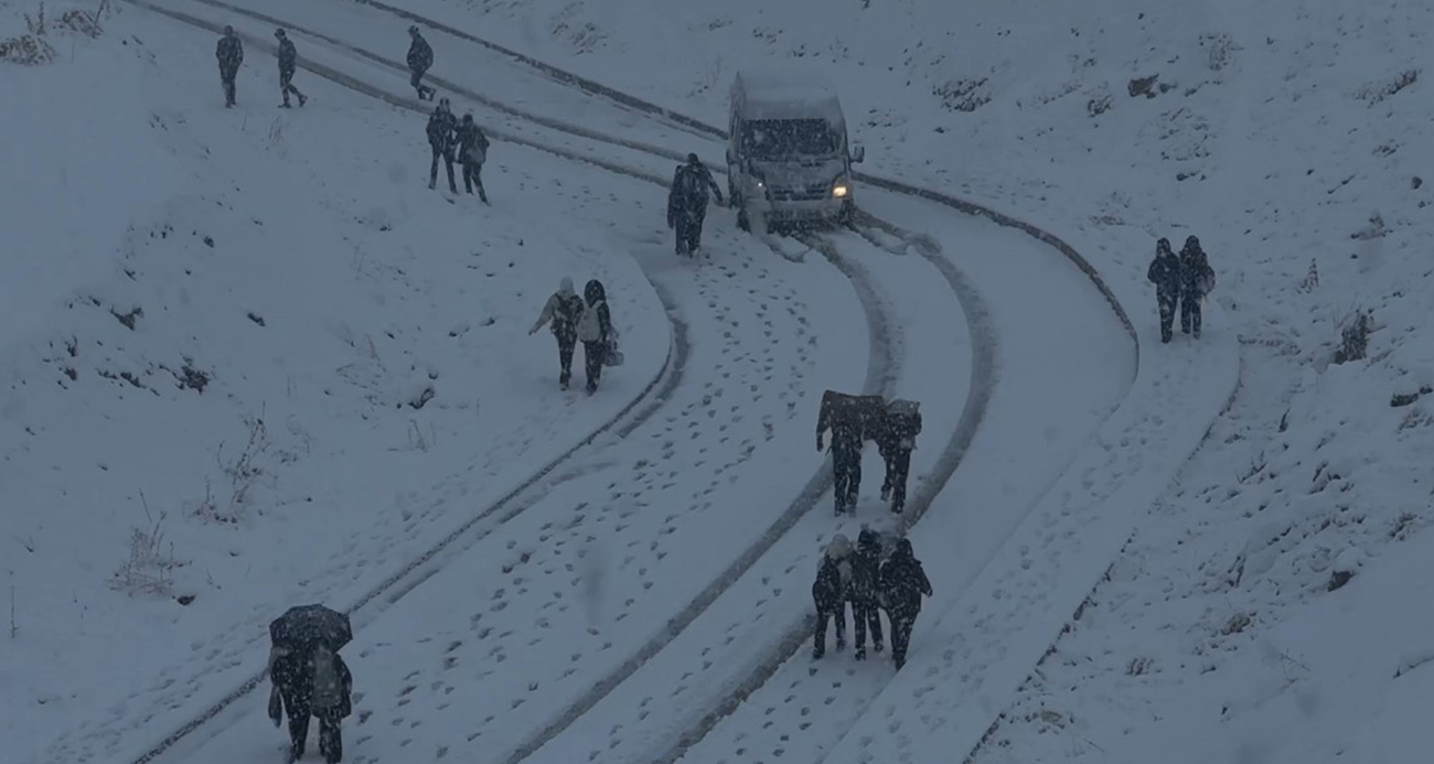 Yüksekova Ağır Kar Yağışı Altında