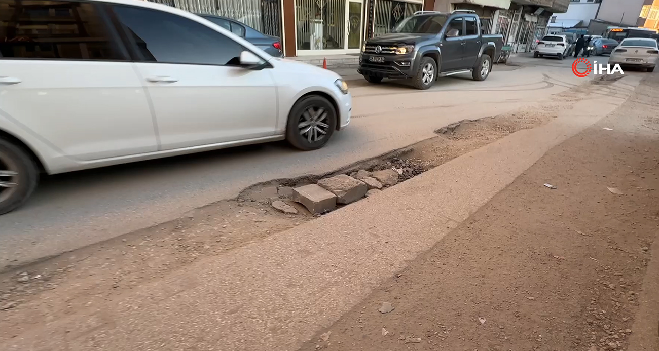 Yüksekova’da Doğal Gaz Kazıları Sonrası Yolların Durumu Esnaf ve Sürücüleri Mağdur Ediyor