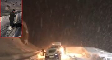 Yüksekova’da Kar Fırtınası Hayatı Felç Etti: Vatandaş Fırtına Altında Namaz Kıldı