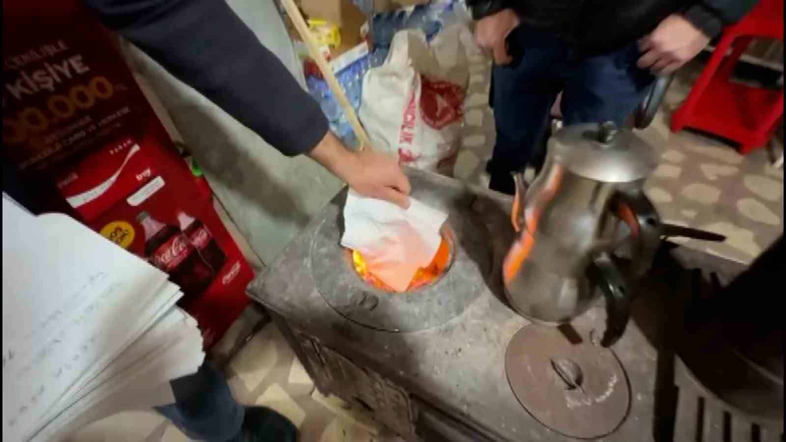 Zara’da Yürekleri Isıtan Yardım: 100 Bin Liralık Borç Ödendi, Veresiye Defteri Yakıldı