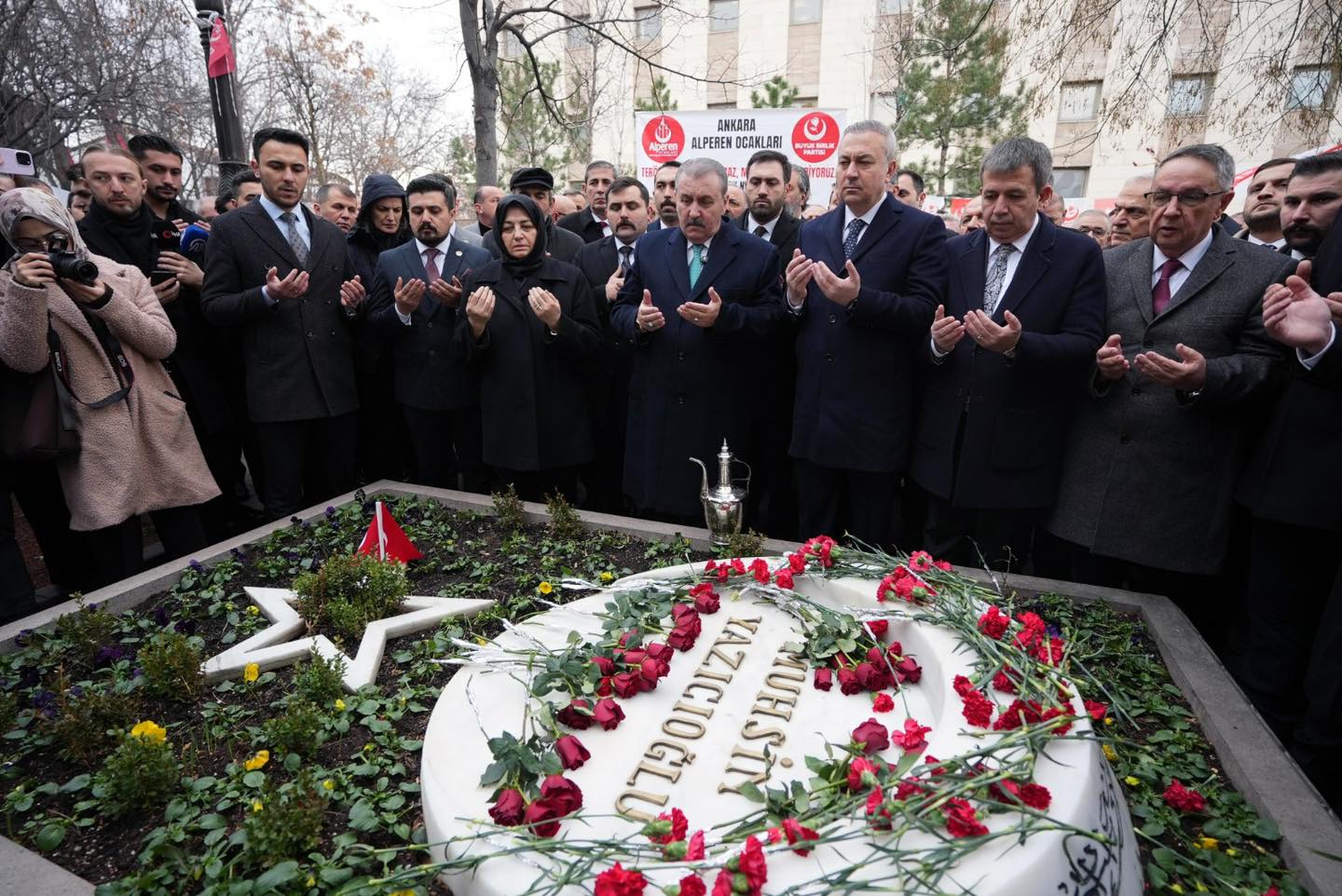 Destici’den Yazıcıoğlu’nun Kabrine Anma Ziyareti ve 33. Yıl Mesajı