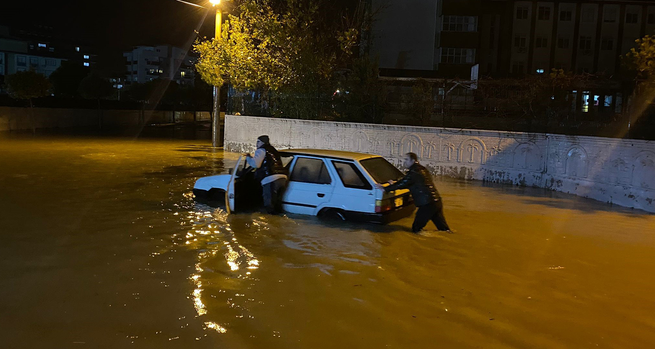Antalya Serik’te Şiddetli Yağış Hayatı Olumsuz Etkiledi