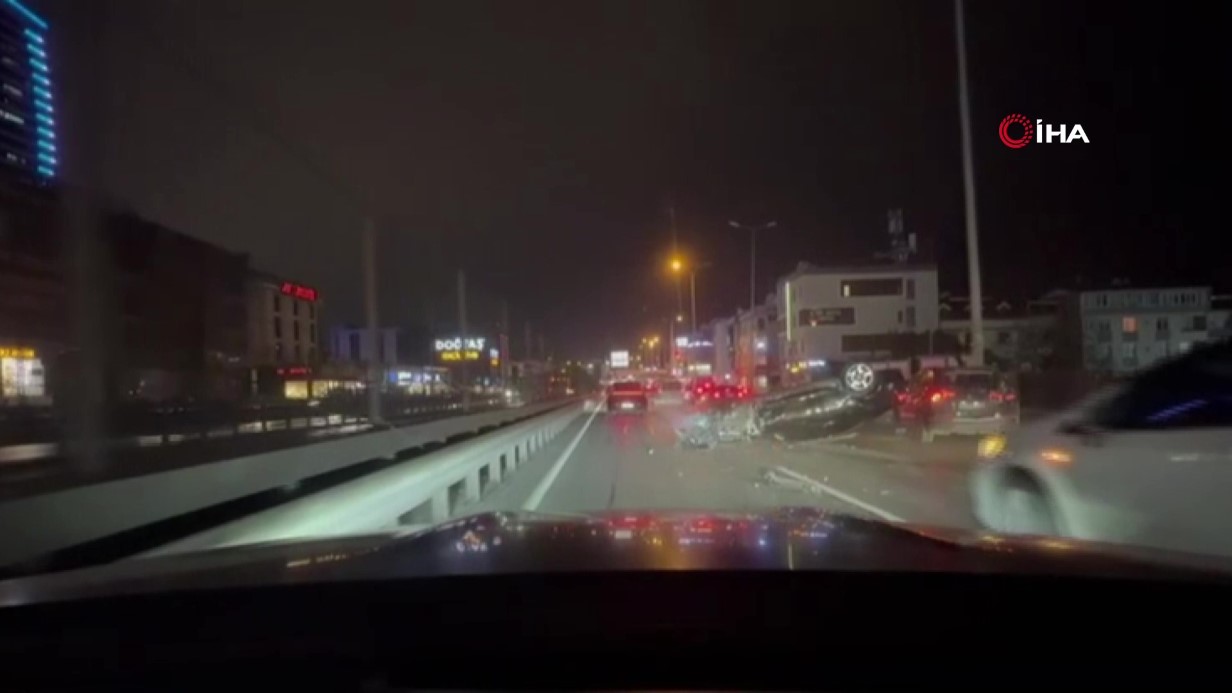 Avcılar’da Kontrolden Çıkan Otomobil E-5 Karayoluna Girdi