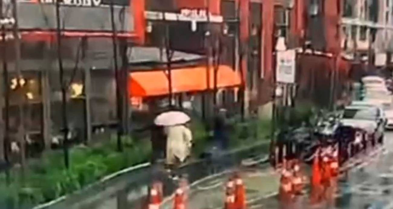 Beyoğlu’nda Fırtına Nedeniyle Tabela Devrildi: Bir Kadın Ağır Yaralı