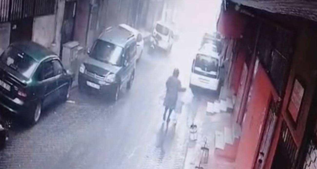 Beyoğlu’nda Lodos Fırtınasının Yarattığı Tehlike: Uçan Çatı Saniyelerle Atlatıldı