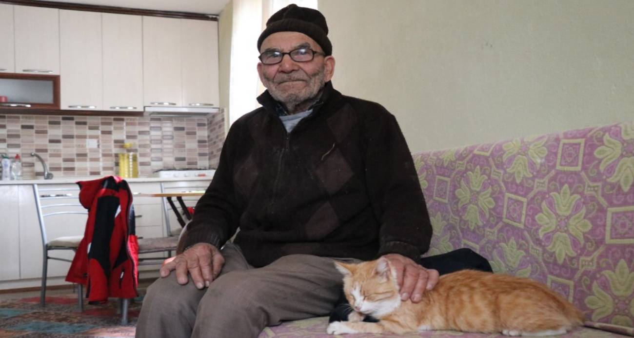 Bolu Mudurnu’da Yangın Sırasında Kedisine Sarılan Ali Meşe Hayatını Kaybetti