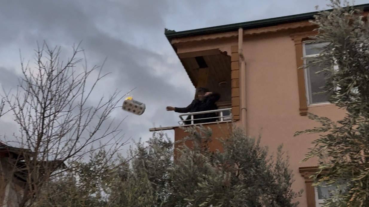 Bursa İznik’te Lodos Yangına Zemin Hazırladı: Alevler İki Bina Arasında Yayıldı