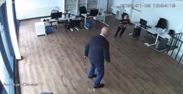 Bursa’da Lodos Fırtınası Nedeniyle Plaza Tavanı Çöktü