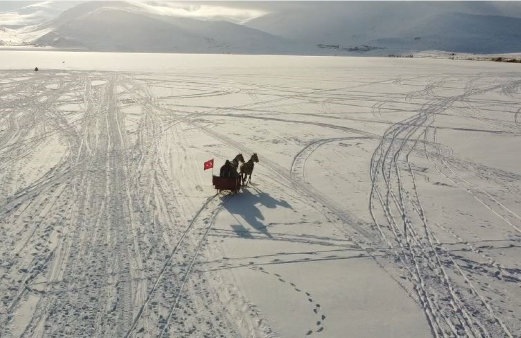 Çıldır Gölü’nde Atlı Kızak Sezonu Açıldı