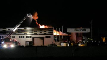 Düzce’deki Strafor Fabrikasında Büyük Yangın: D-100 Trafiğe Kapatıldı