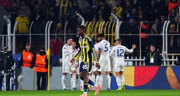 Fenerbahçe, UEFA Avrupa Ligi’nde Aston Villa’ya Boyun Eğdi