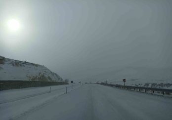 Gürün İlçesinde Yoğun Kar Yağışı Hayatı Felç Etti