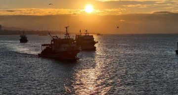 İstanbul Boğazı’nda Fırtına Sonrası Balıkçılar Ağlarını Yeniden Suya Bıraktı