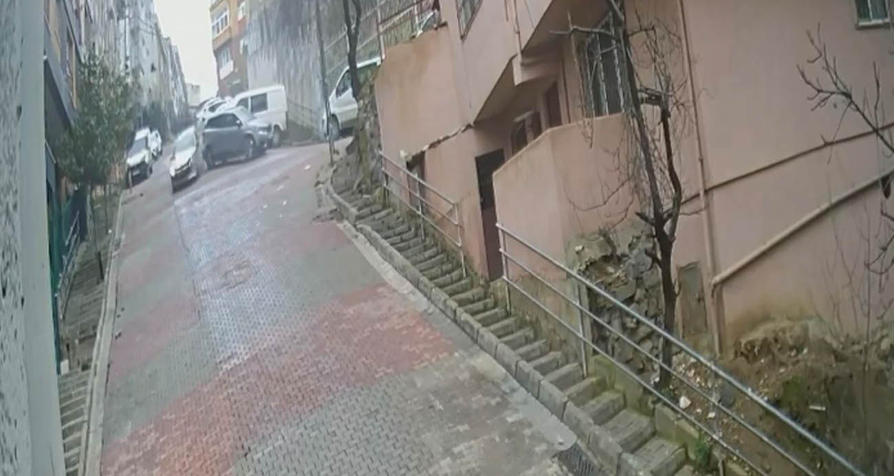 İstanbul Kağıthane’de Trafik Kazası: Otomobil Doğal Gaz Kutusuna Çarptı