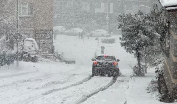İstanbul’da Kar Engeli: Sokaklar Beyaz Örtüyle Kaplandı