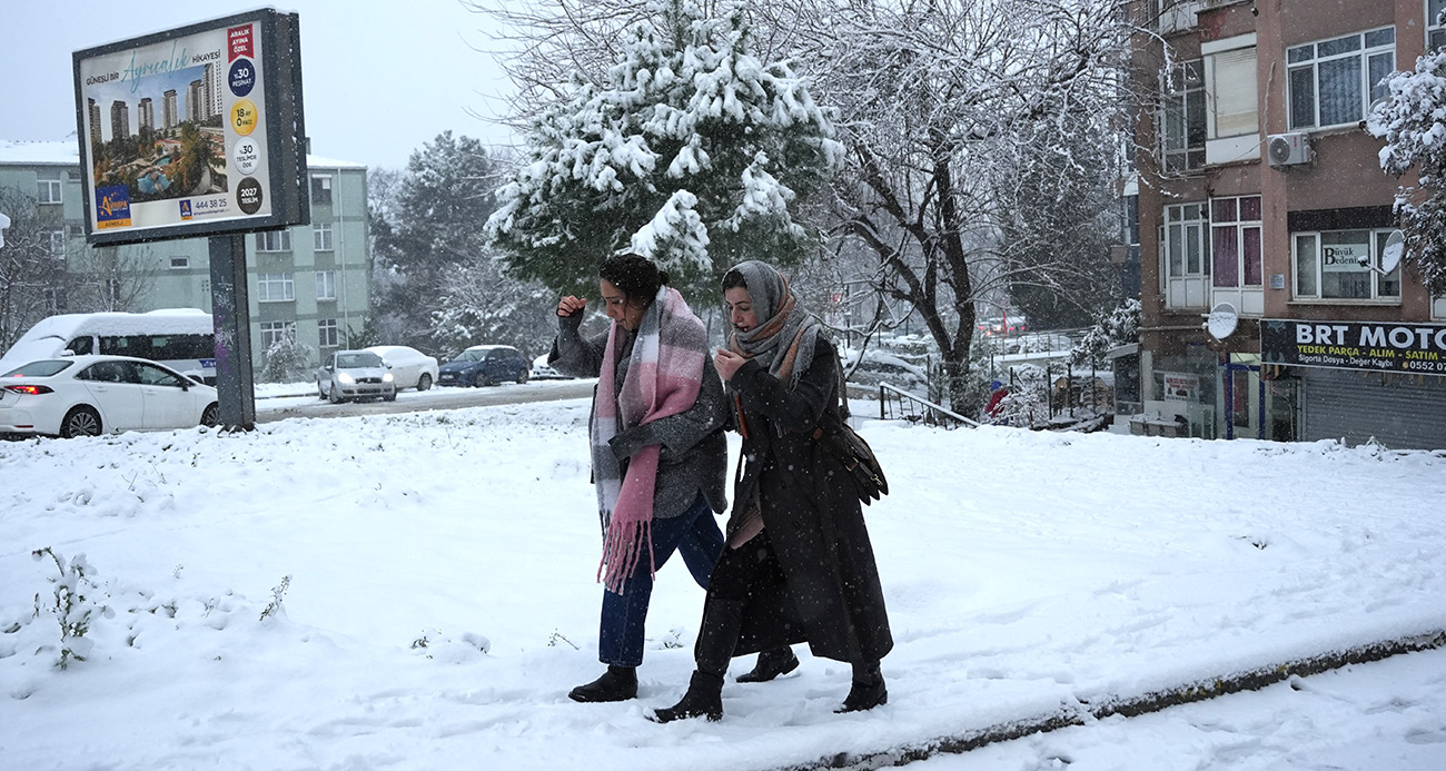 İstanbul’da Kar Yağışı Şehri Beyaza Bürüdü