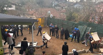 İstanbul’da Tadilat Sonrası Yıkılan Bina, Aileyi Ortada Bıraktı