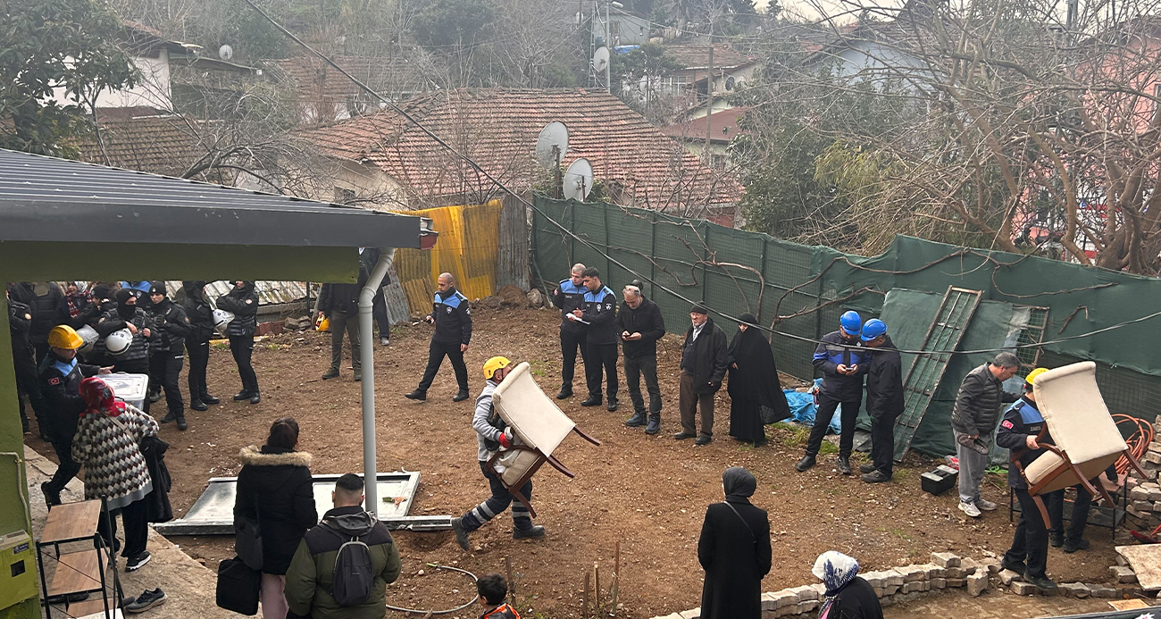 İstanbul’da Tadilat Sonrası Yıkılan Bina, Aileyi Ortada Bıraktı