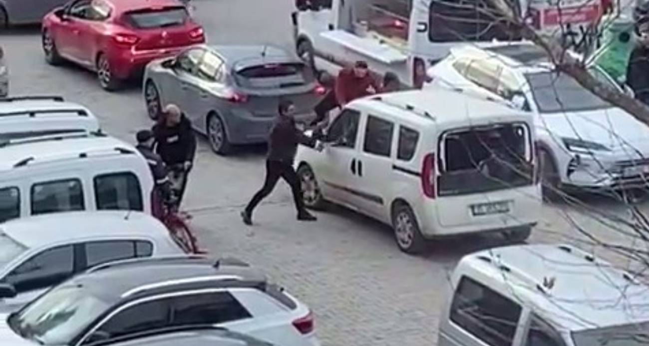 İzmir Bornova’da Şiddetli Sopalı Saldırı ve Polis Müdahalesi Kamerada