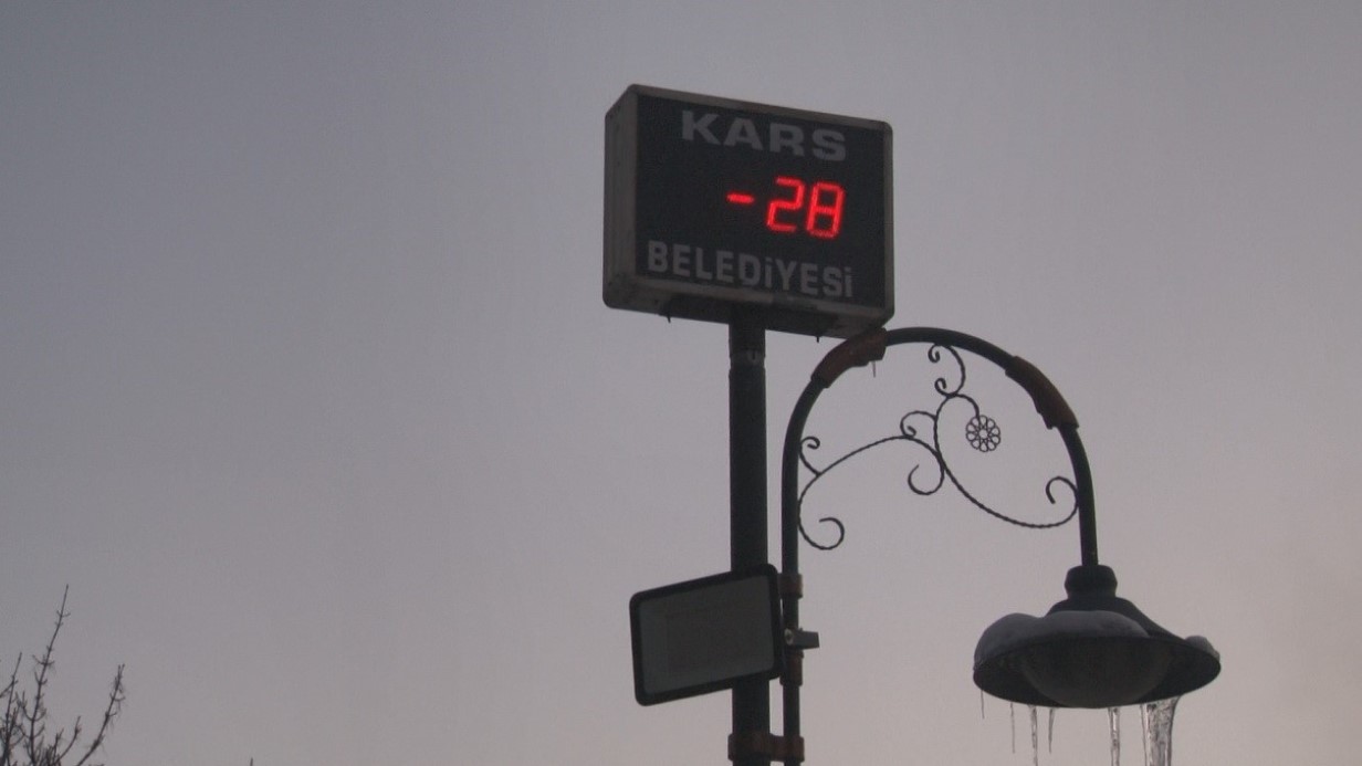 Kars’ta Kış Çetin Geçiyor: Sıcaklık Eksi 28 Dereceye Düştü