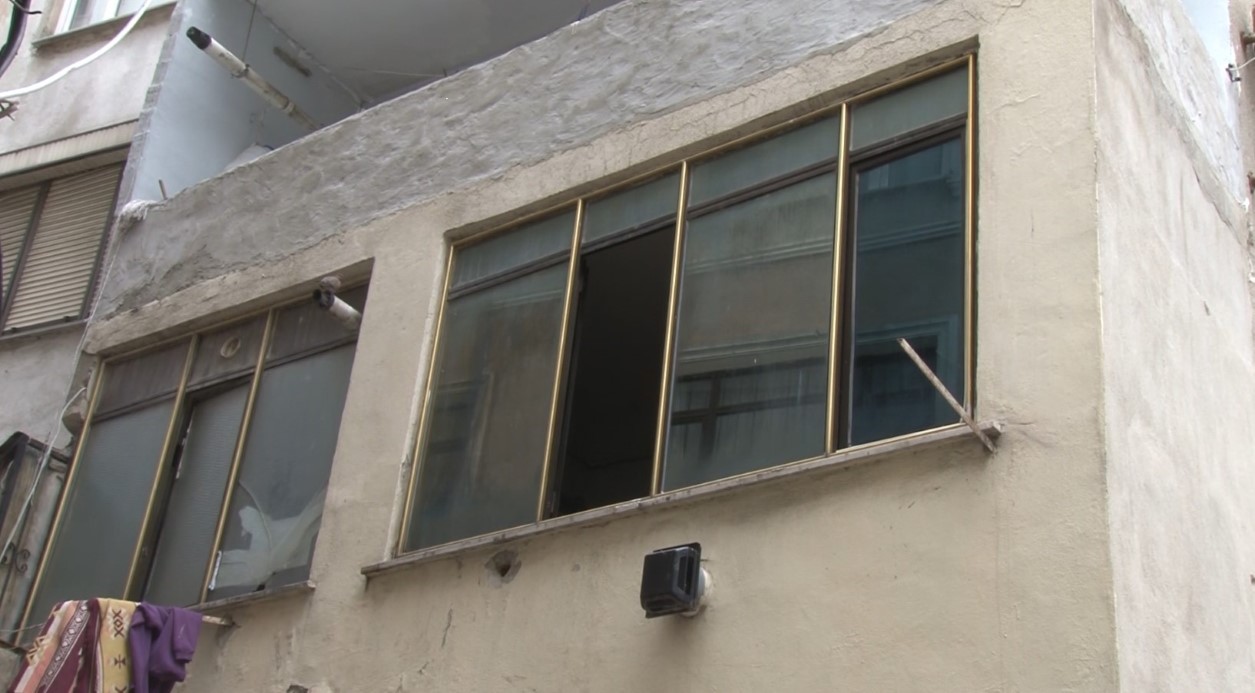 Küçükçekmece’de Yeni Taşındığı Evde Yangın: Bir Kadın Hayatını Kaybetti