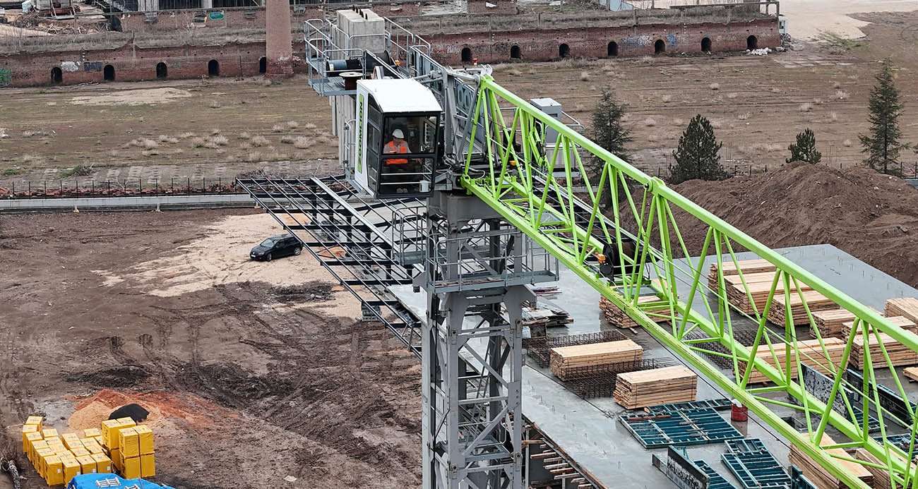 Kule Vinç Operatörleri: Yüksekten Korkmayanların Mesleği