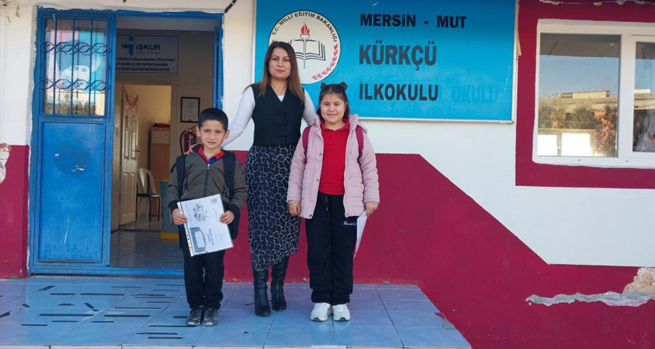 Mersin Mut’ta İki Öğrenci İçin Açık Kalan Köy Okulu Karne Sevinci