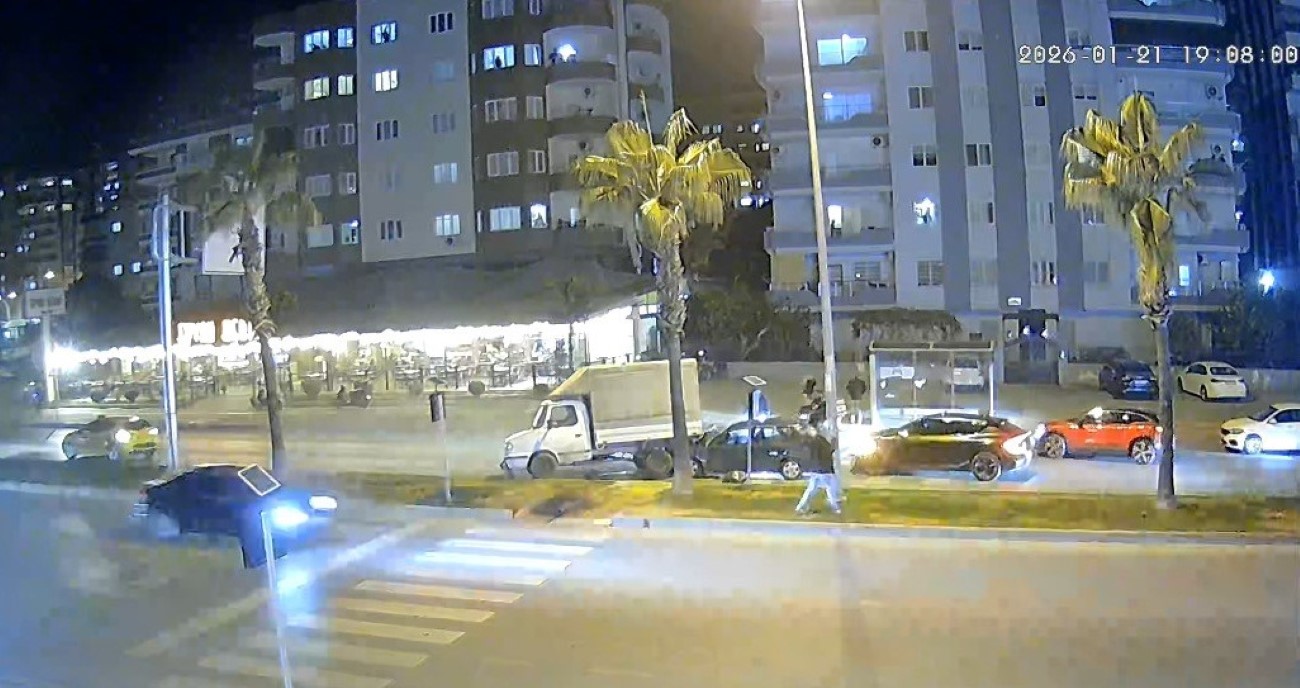 Mersin’de Dikkatli Bir Sürücünün Freni Zincirleme Kazaya Yol Açtı