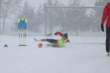 Özbelsan Sivasspor, Yoğun Kar Altında Antrenman Yaptı