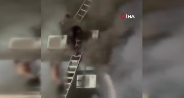 Pakistan’da Alışveriş Merkezi Yangını: Yüksekten Düşenler ve Kayıplar