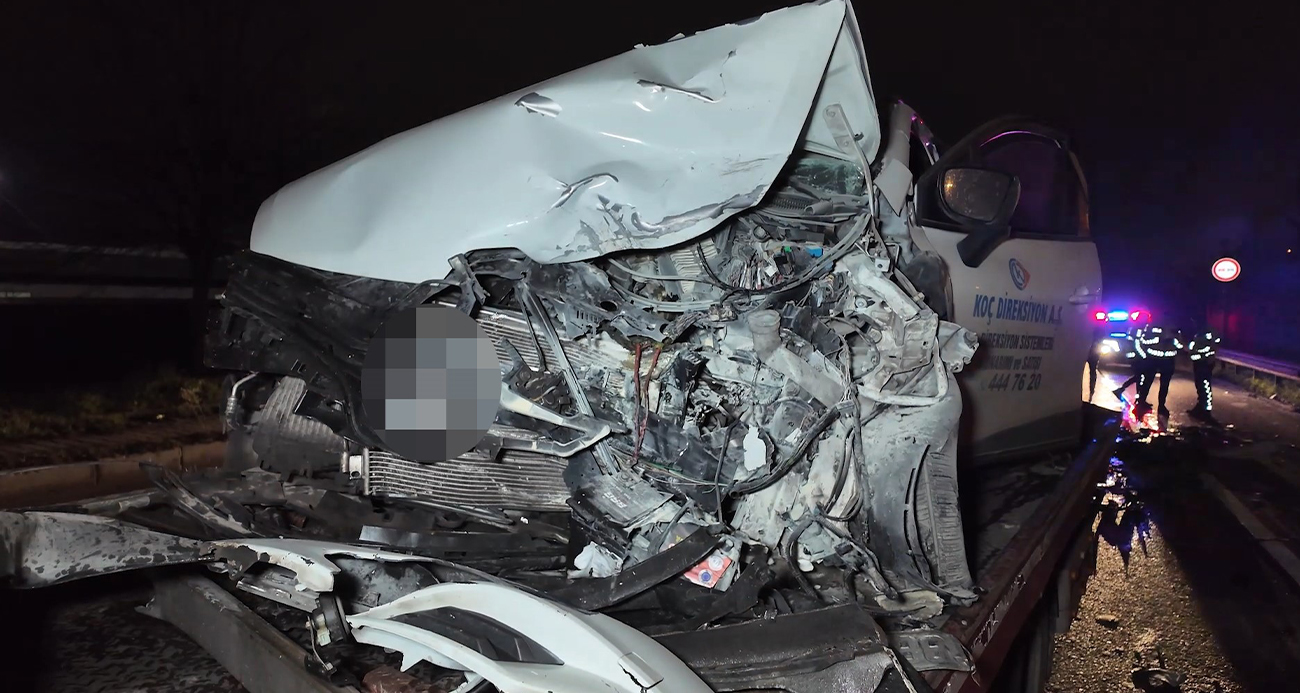 Sancaktepe’de Ters Şeritteki Otomobil Kazaya Neden Oldu: 2 Yaralı