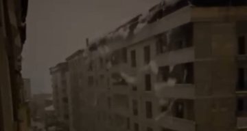 Şemdinli’de Kar Kütlelerinin Etkisiyle Elektrik Direkleri Yıkıldı