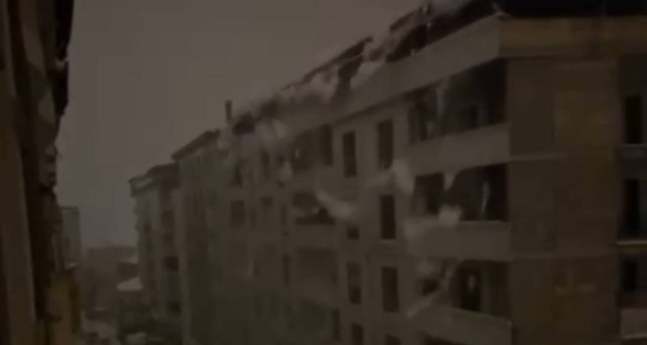 Şemdinli’de Kar Kütlelerinin Etkisiyle Elektrik Direkleri Yıkıldı