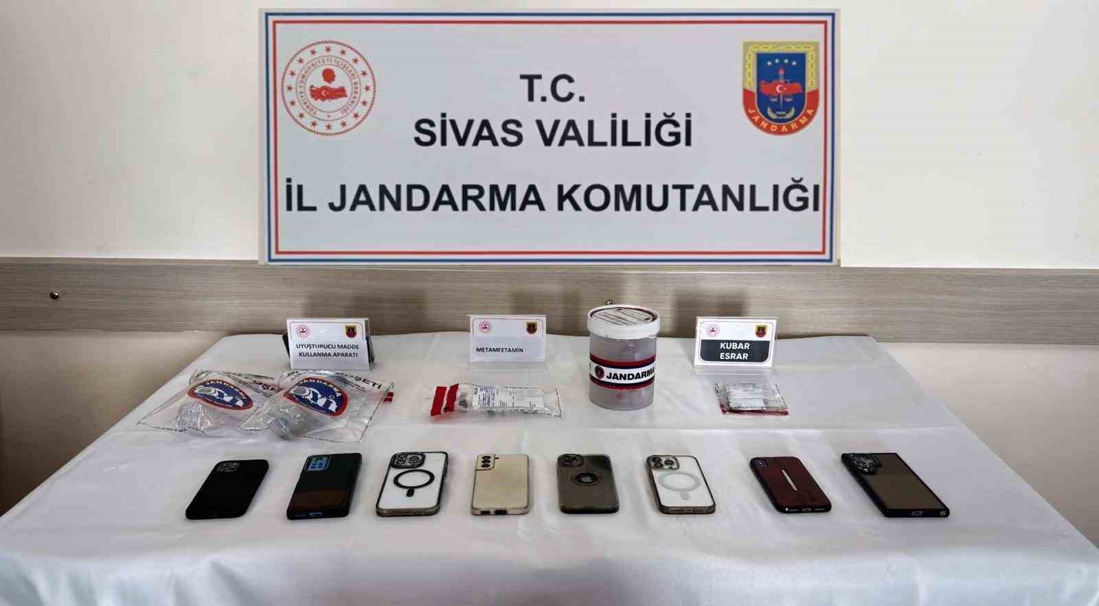 Sivas Gemerek’te Kapsamlı Uyuşturucu Operasyonu: 5 Kişi Tutuklandı
