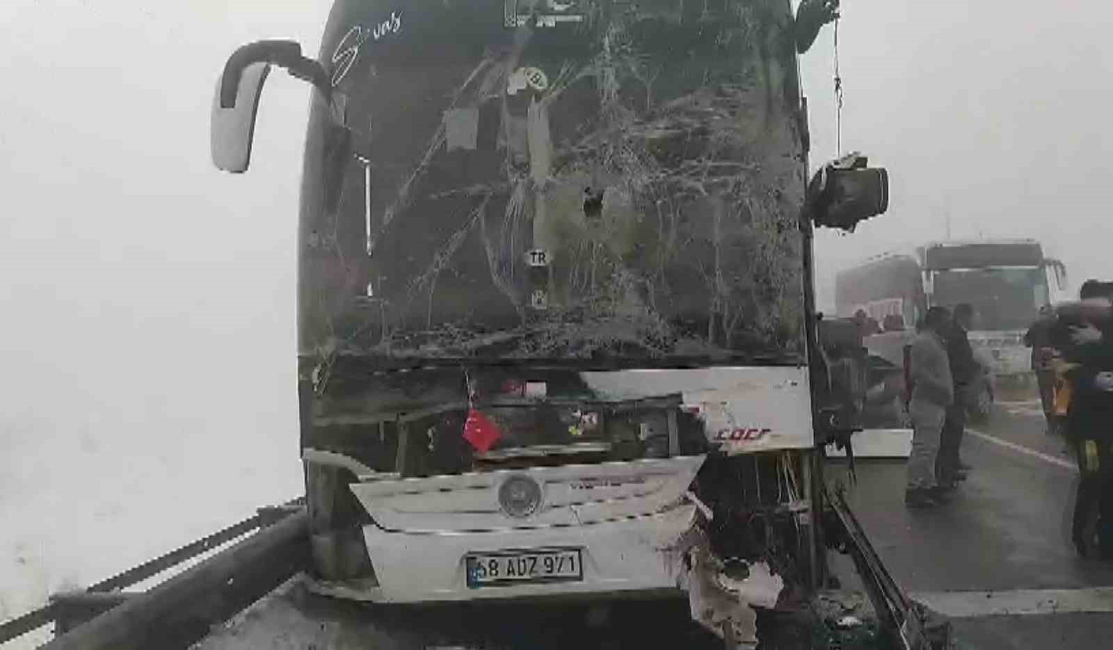 Sivas Gemerek’te Sis Nedeniyle Meydana Gelen Zincirleme Kaza: 7 Kişi Yaralandı