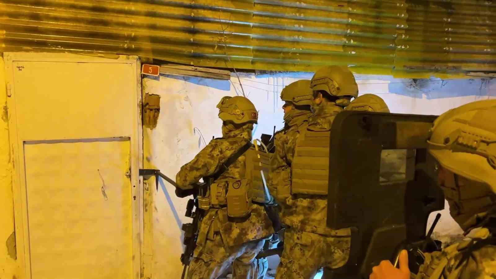 Sivas Merkezli Kapsamlı Siber Dolandırıcılık Operasyonu: 11 Şüpheli Tutuklandı