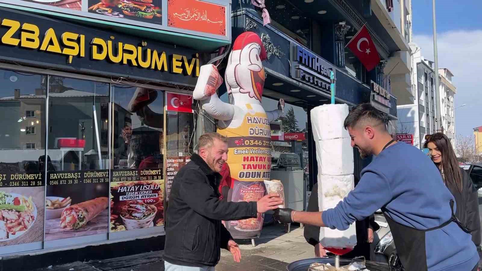 Sivas Suşehri’nde Döner Ustasından Kardan Döner Şov