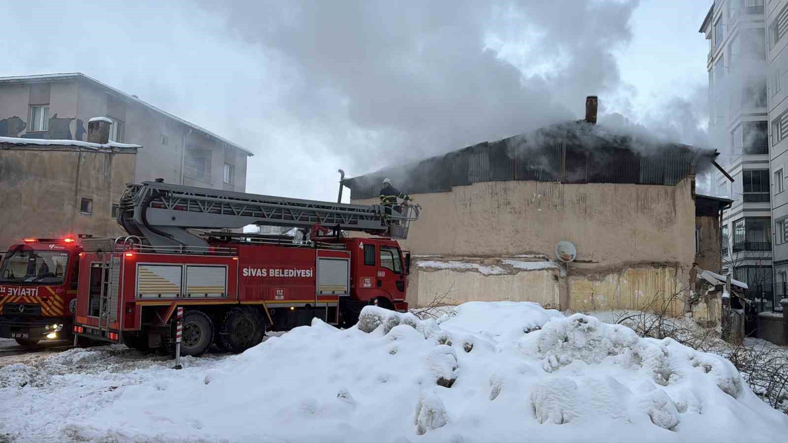 Sivas Uzuntepe’de Korkutan Yangın Kontrol Altına Alındı