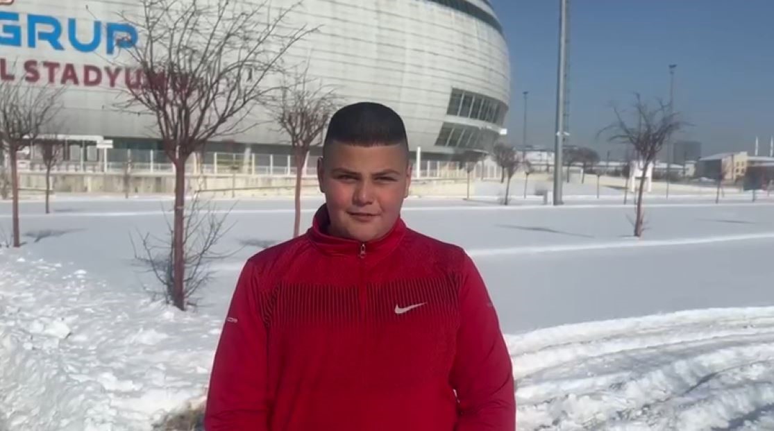 Sivaslı Genç Judo Sporcusunun Kar Sevgisi