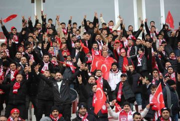 Sivasspor Taraftarları, Amed Sportif Karşılaşmasına Yoğun İlgi Gösterdi