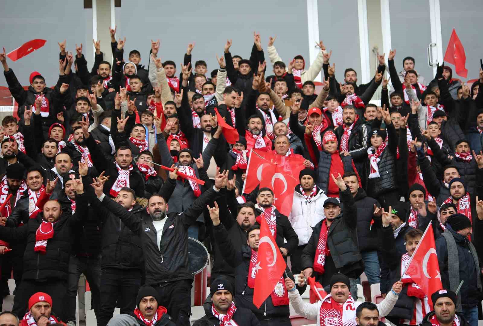 Sivasspor Taraftarları, Amed Sportif Karşılaşmasına Yoğun İlgi Gösterdi