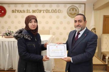 Sivas’ta Geçici Kur’an Kursu Öğreticilerine Sertifika Töreni