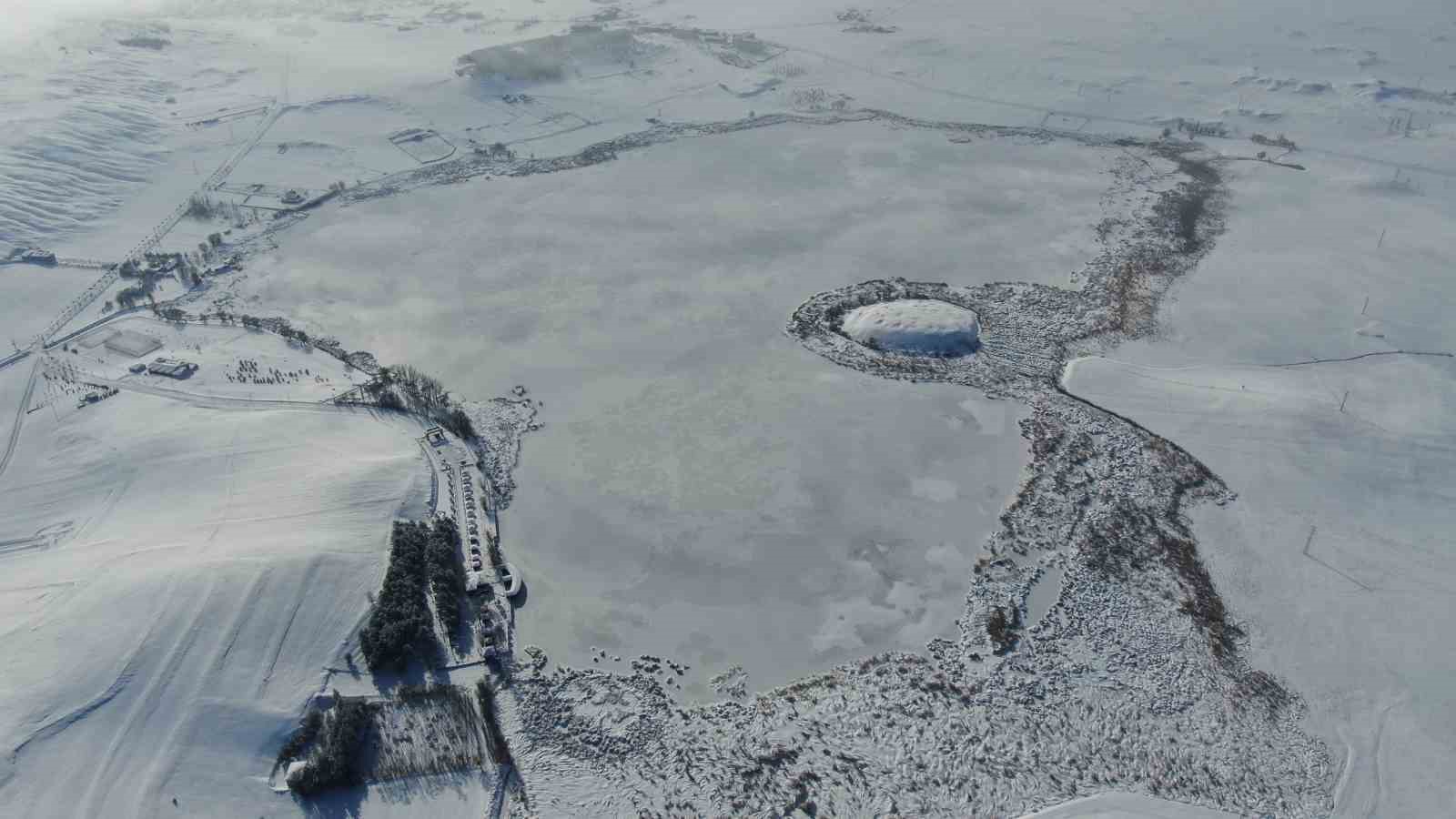 Sivas’ta Kış Güzellemesi: Hafik Gölü Buz Tuttu