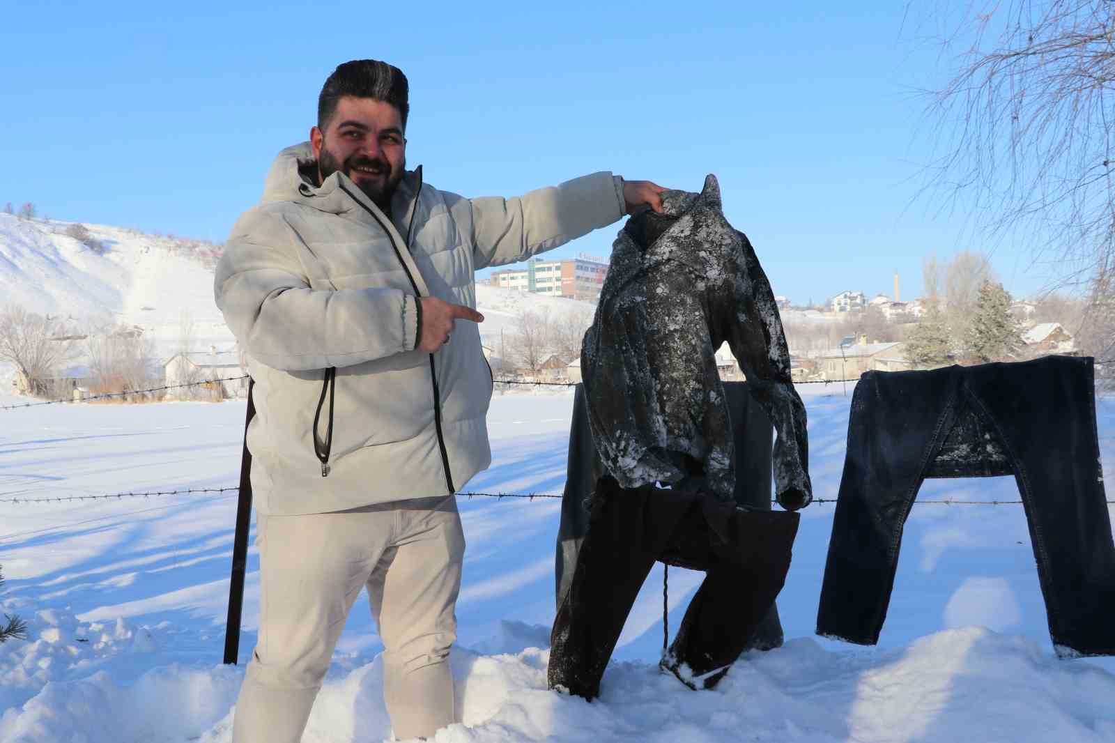 Sivas’ta Sibirya Soğukları Hayatı Donattı: Dışarıda Asılı Çamaşırlar Buz Tuttu