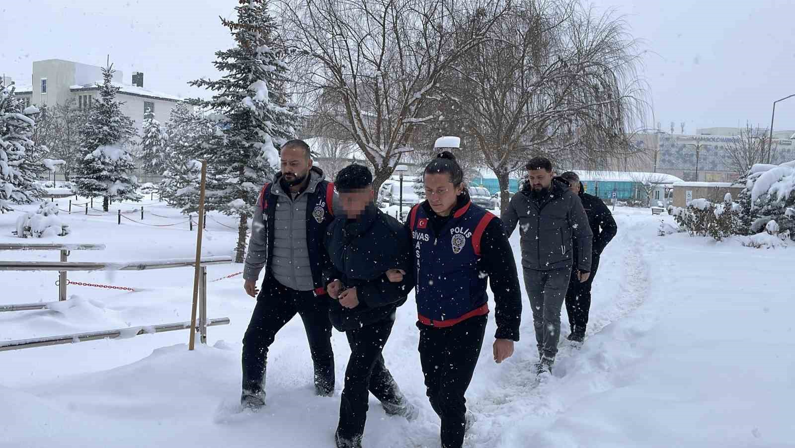 Sivas’ta Yeni Yıl Gecesi Cinayet: Genç Hayatını Kaybetti, Şüpheli Tutuklandı