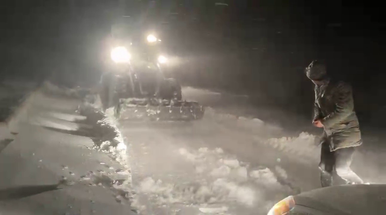 Sivas’ta Yoğun Kar ve Tipi Ulaşımı Olumsuz Etkiledi