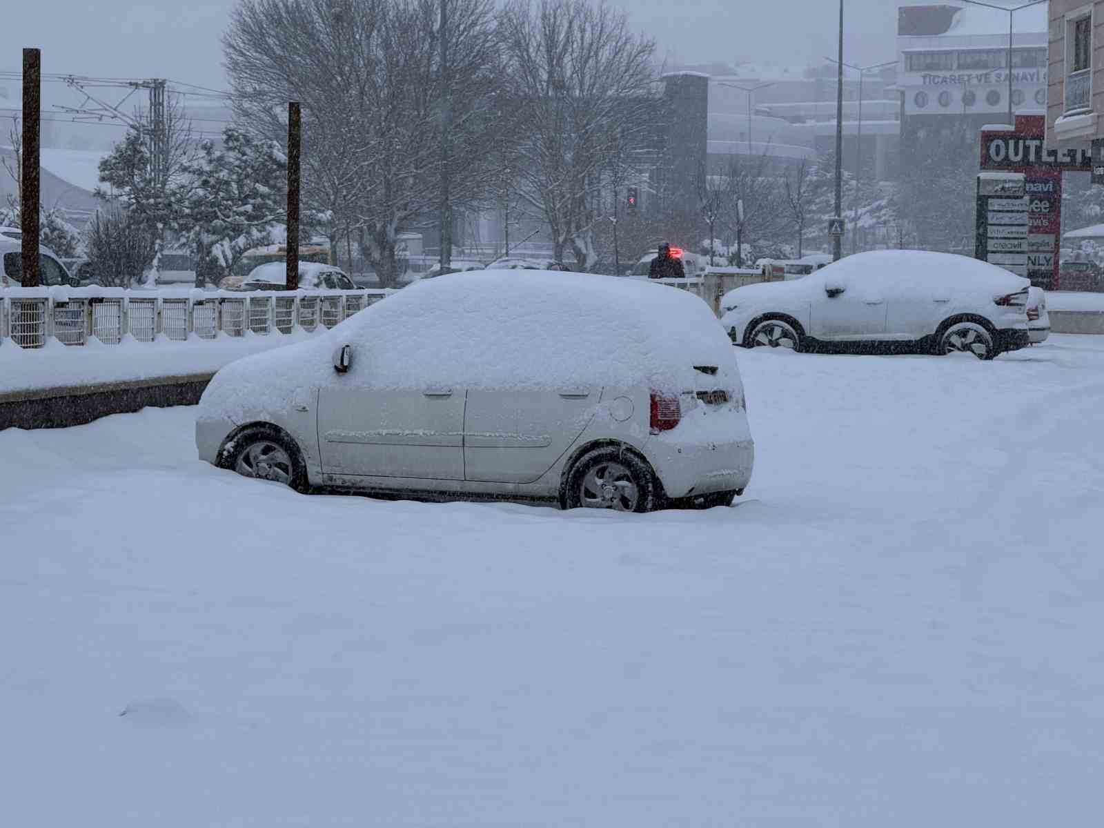 Sivas’ta Yoğun Kar Yağışı Nedeniyle Sürücü Kursu Sınavları Ertelendi