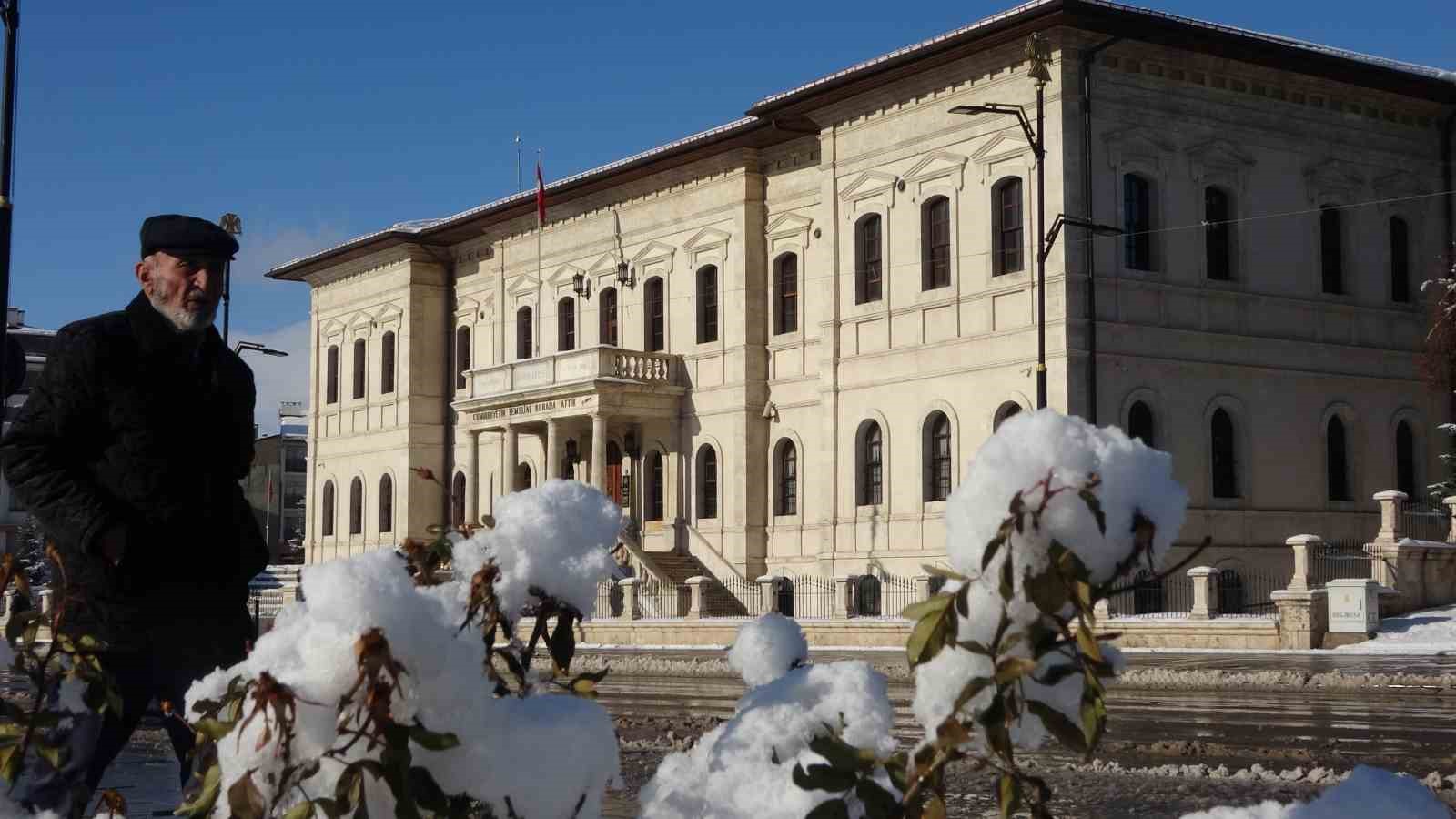 Sivas’taki Dev Eğitim Bağışı İddiaları Yalanlandı