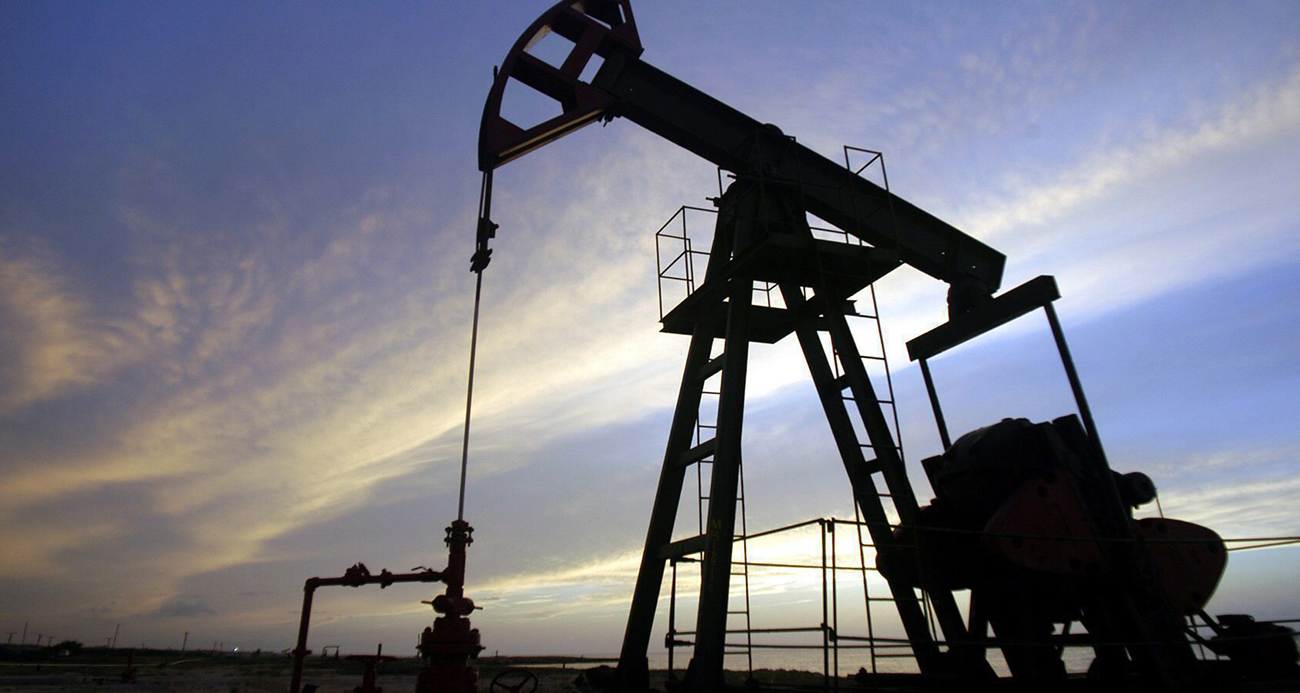 Suriye, Deyrizor’daki Petrol Sahalarından İlk Resmi Sevkiyatı Gerçekleştirdi